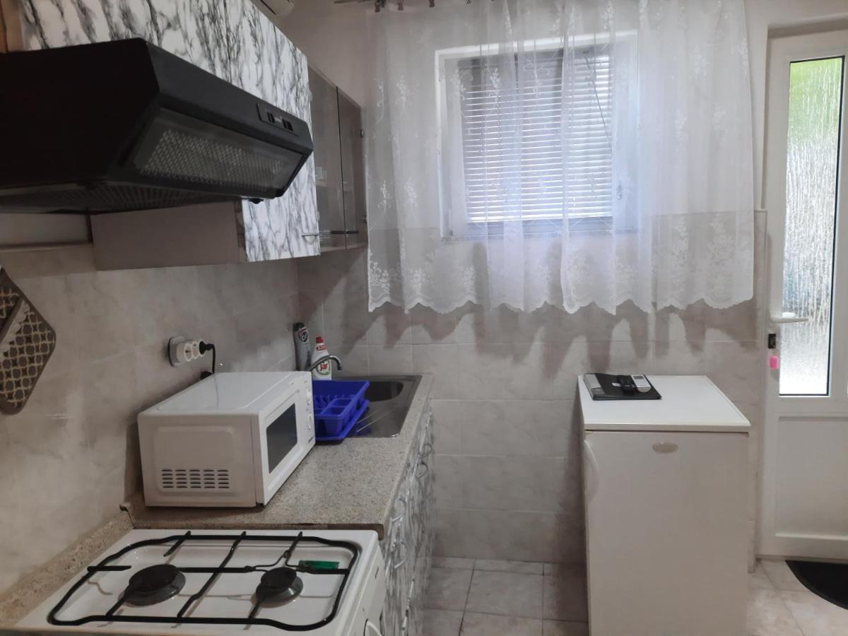לופאר Apartmani Ana-Lora מראה חיצוני תמונה