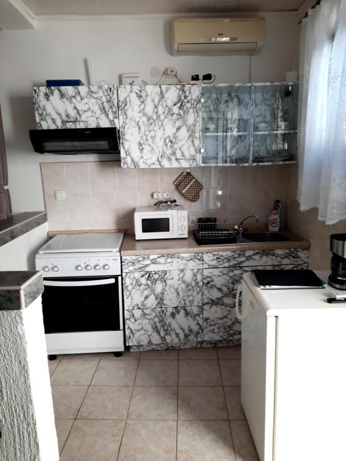 לופאר Apartmani Ana-Lora מראה חיצוני תמונה